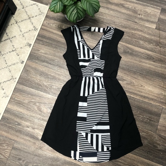 Francesca's Collections Dresses & Skirts - Francesca’s patterned tank dress